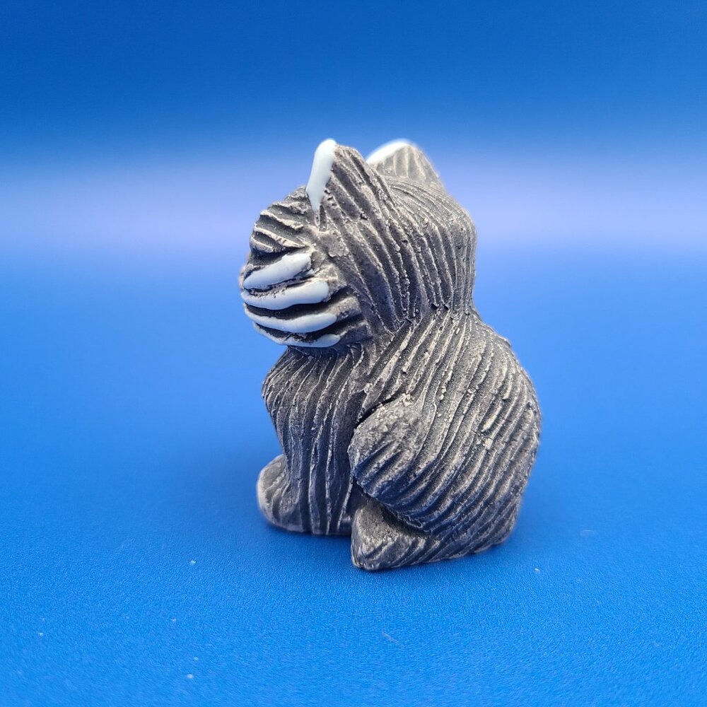 Hand Sculpted Signed Studio Art Pottery Grey Clay Cat Figurine Green Eyes 2"High - Picture 4 of 9